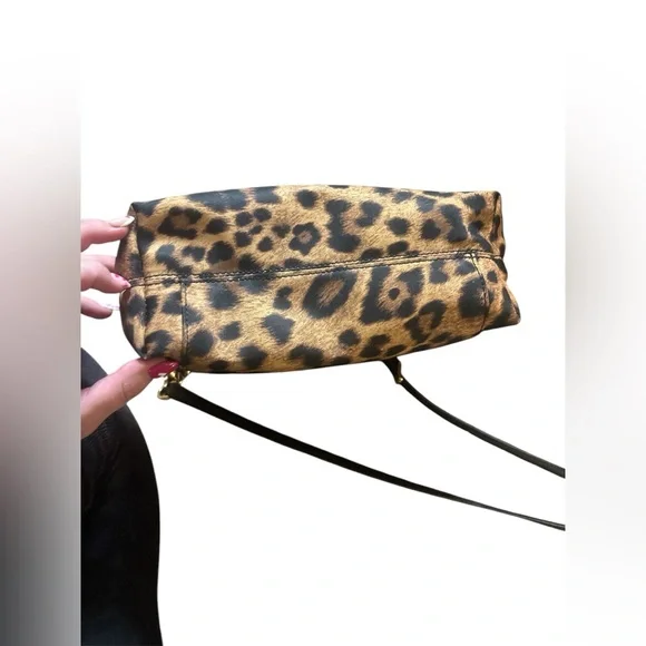 Like new Authentic Michael Kors Animal print crossbody bag Cheetah lepord print - Picture 7 of 7